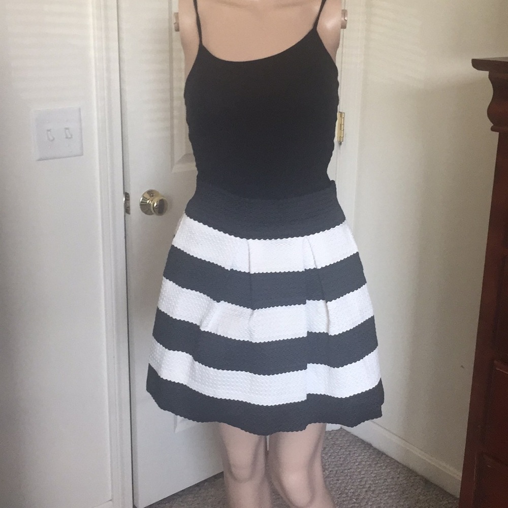 Black and white size small skirt